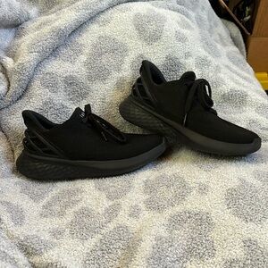 Kizik Women’s Athens - Blackout size 7